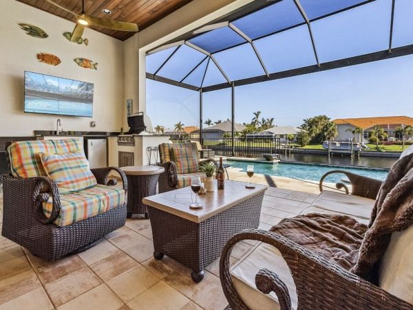 Luxurious Waterfront Retreat - 4 Bedroom Vacation Rental in Cape Coral